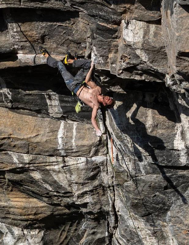 Stefano Ghisolfi on the upper section (the so-called second pitch) of Change. Photo Henning Wang (@henning_wang)